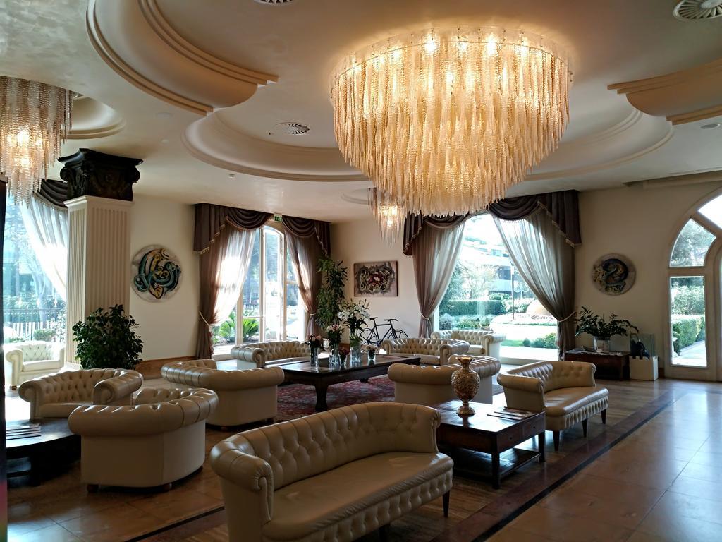 Palace Hotel 밀라노마리티마 외부 사진